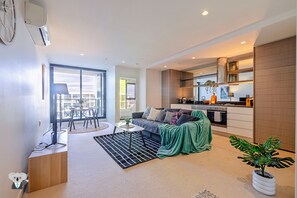Apartment, 1 Bedroom (VAB813C) | Living area - Kozyguru | Abbotsford | Apartments (Abbotsford)