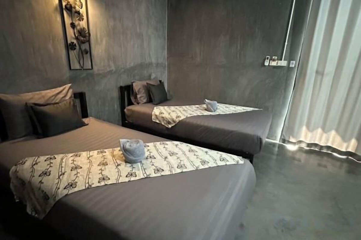 Minibar, desk, free WiFi, bed sheets