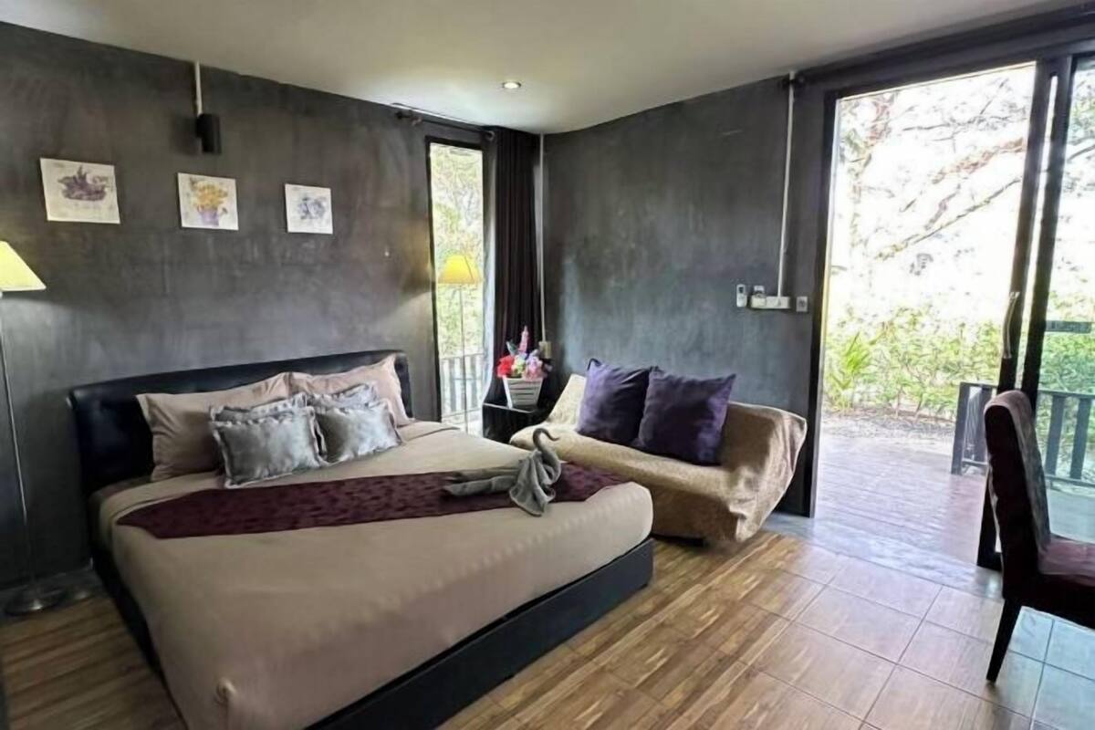 Minibar, escritorio, wifi gratis y ropa de cama