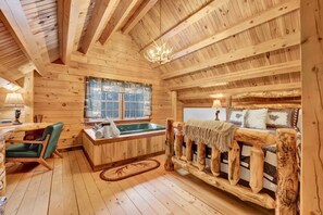 Interior - Lover`s Lodge - Jacuzzi - Pet (ALBRIGHTSVLLE)