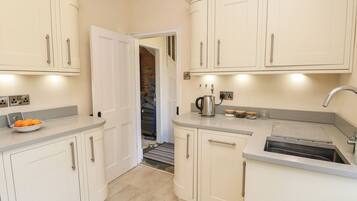 Dishwasher, cookware/dishes/utensils