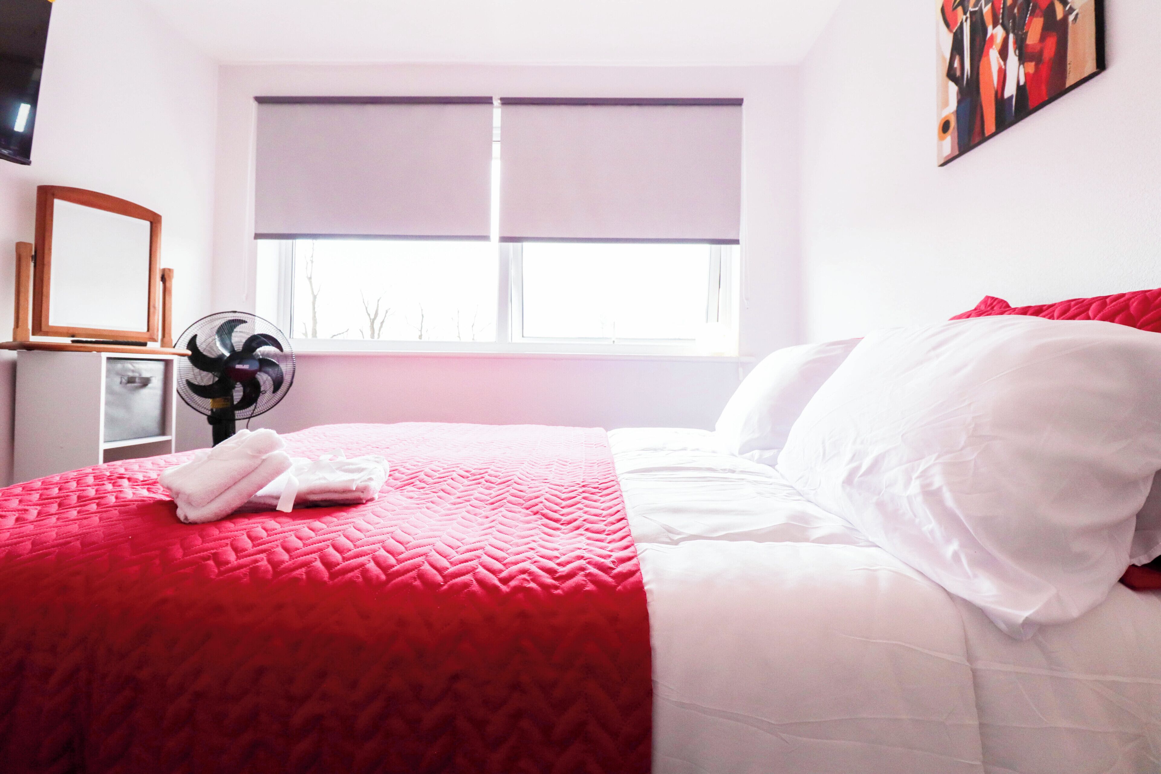 2 bedrooms, in-room safe, desk, iron/ironing board