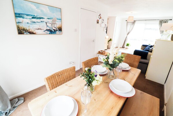 Dining - Contractor/Holiday Ready! - Orpington 2-Bed House/Office Room, Free Parking (Orpington)