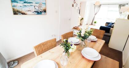 Contractor/Holiday Ready! - Orpington 2-Bed House/Office Room, Free Parking