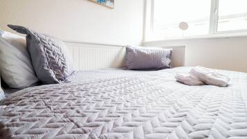 2 bedrooms, in-room safe, desk, iron/ironing board