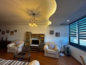 Apartment, 3 Schlafzimmer, Meerblick | Wohnzimmer