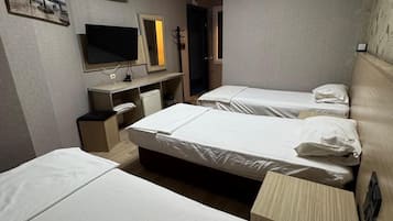 Escritorio, cortinas blackout y wifi gratis