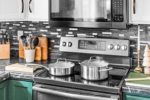 Fridge, microwave, oven, dishwasher - The Gathering House (Superior)