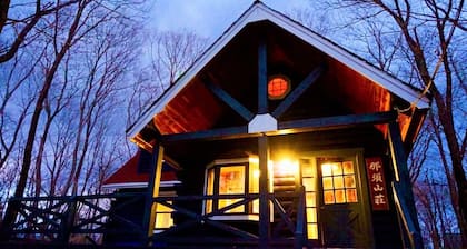 Private Log Cabin-Perfect for families, large groups, Parties are welcome!
