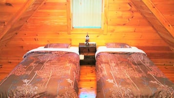 2 bedrooms, desk, WiFi, bed sheets