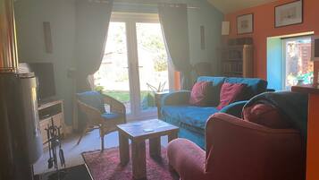 Cottage | Living area | Fireplace