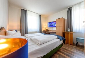 Comfort Double or Twin Room | Laptop workspace, blackout curtains, iron/ironing board, free WiFi