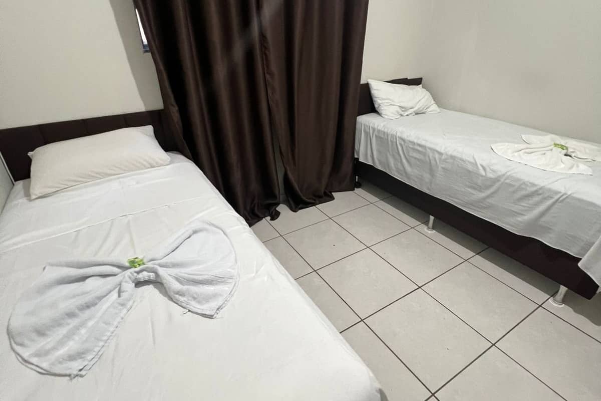 Quarto duplo conforto | Wi-Fi de cortesia, roupa de cama