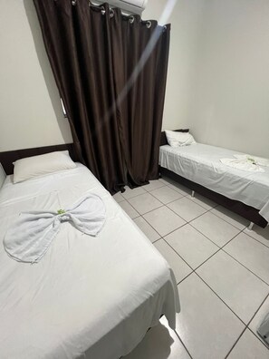 Habitación Confort con 2 camas individuales | Wifi gratis y ropa de cama