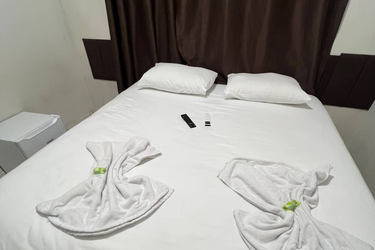 Quarto casal premium | Wi-Fi de cortesia, roupa de cama