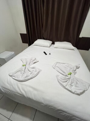 Quarto casal premium | Wi-Fi de cortesia, roupa de cama