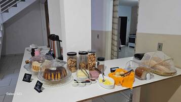 Tägliches inbegriffenes nach Wunsch zubereitetes Frühstück