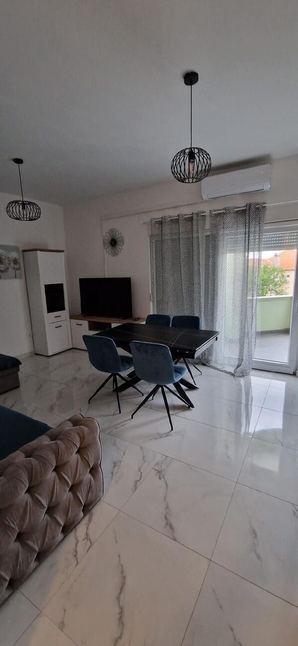 Dining - Madonna 1 (Zadar)