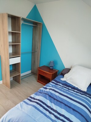2 bedrooms, iron/ironing board, travel cot, free WiFi