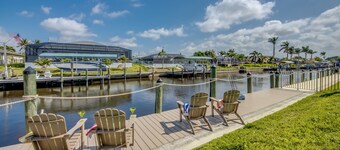 Villa 12  Spacious Beatiful Lanai, Pool, Bikes, Gulf Access.