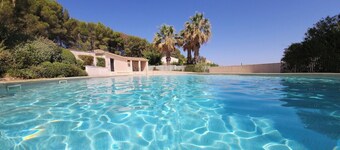 Charming villa in a secure condominium