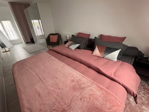 1 bedroom, iron/ironing board, travel cot, WiFi