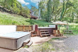 Bañera de hidromasaje al aire libre