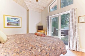 3 bedrooms, desk, iron/ironing board, travel cot