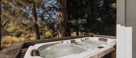 Bañera de hidromasaje al aire libre