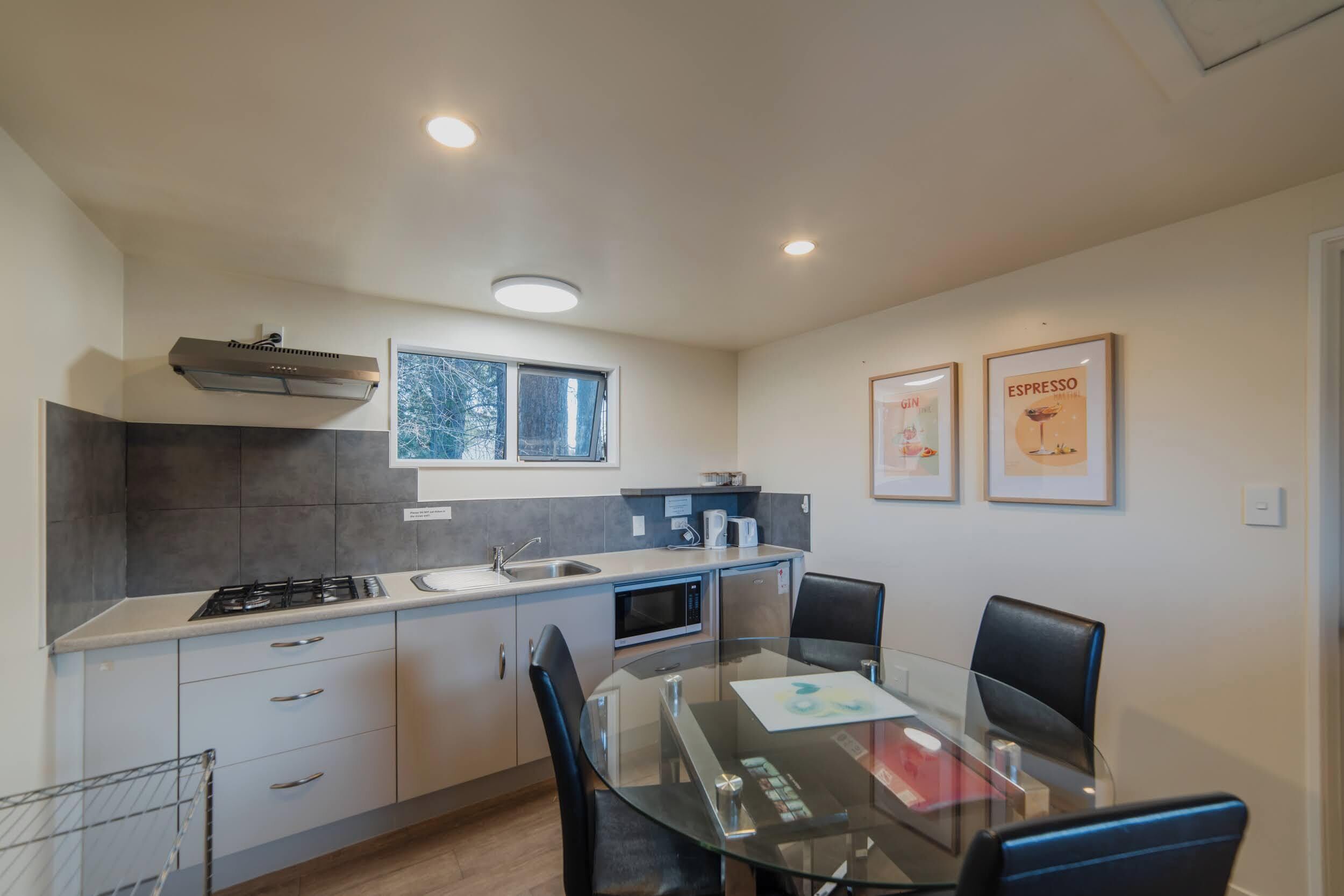 Herdplatte, Wasserkocher mit Kaffee-/Teezubehör