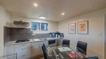 Herdplatte, Wasserkocher mit Kaffee-/Teezubehör