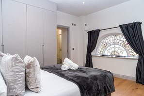 1 habitación, tabla de planchar con plancha, wifi gratis y ropa de cama 