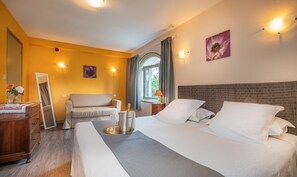 Junior Double or Twin Room | Peti besi dalam bilik, ruang kerja komputer riba, Wi-fi percuma