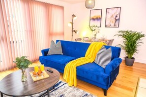 TV - Manchester City Centre 1 Bedroom Flat By Bevolve (Manchester)