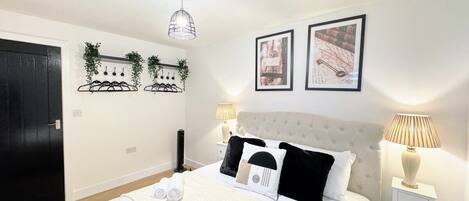 2 bedrooms, iron/ironing board, free WiFi, bed sheets