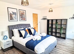 3 bedrooms, iron/ironing board, free WiFi, bed sheets