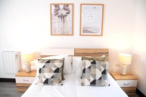 3 makuuhuonetta, silitysrauta/-lauta, ilmainen Wi-Fi, vuodevaatteet