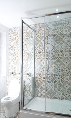 Hair dryer, towels - 2 bed apartment - Stretford Rd - Two Bathrooms (Manchester)