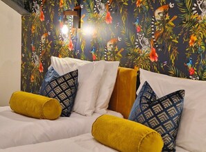 3 bedrooms, iron/ironing board, free WiFi, bed sheets - The Academy House by Bevolve (Shrewsbury)