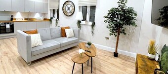 The Blue Academy Apartment - 2 Bed - Free Parking By Bevolve