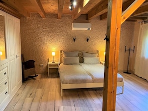 Suite Élite, cuisine, vue sur la montagne | Système d’insonorisation, accès au Wi-Fi (inclus), literie fournie