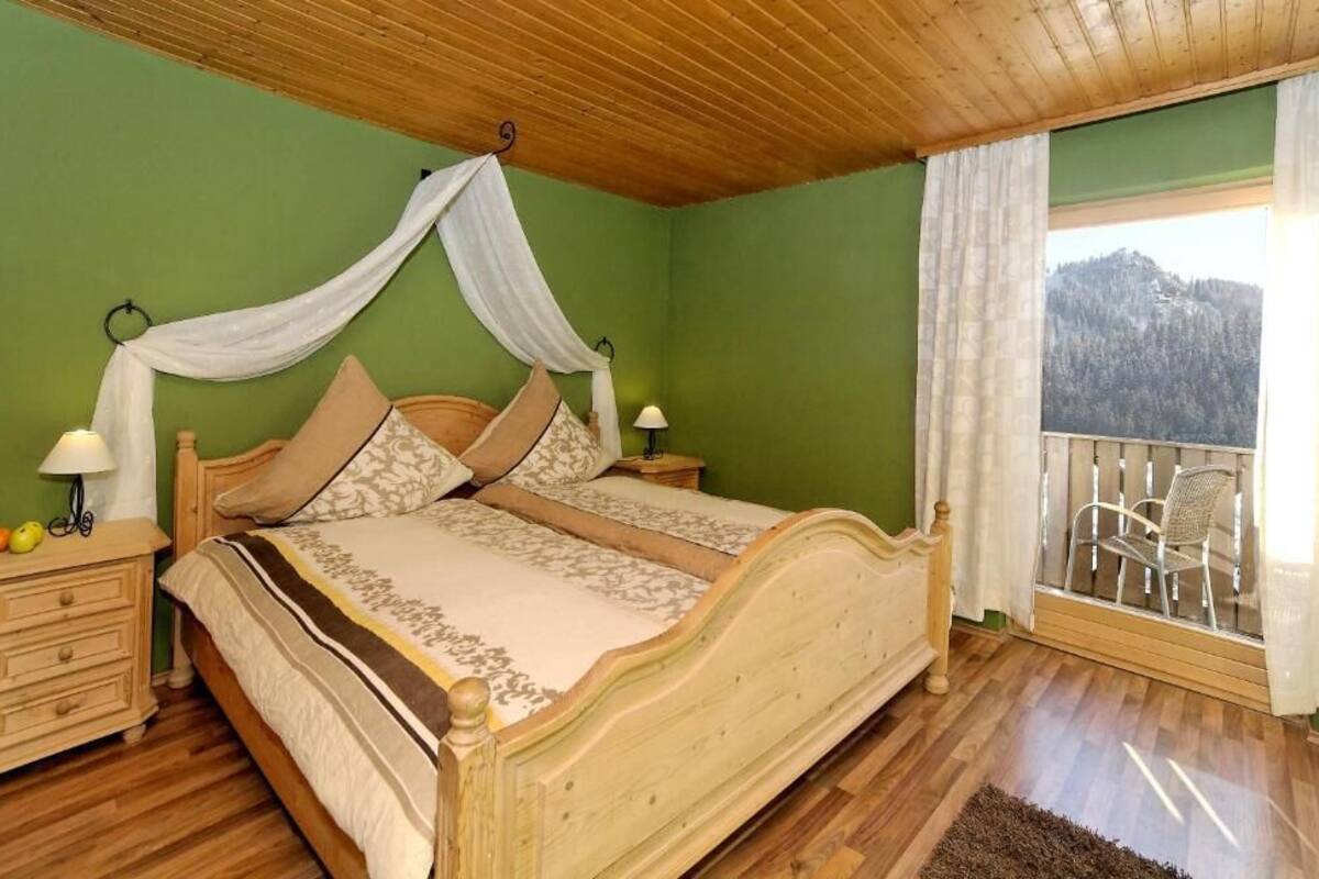 2 bedrooms, soundproofing, free WiFi, bed sheets