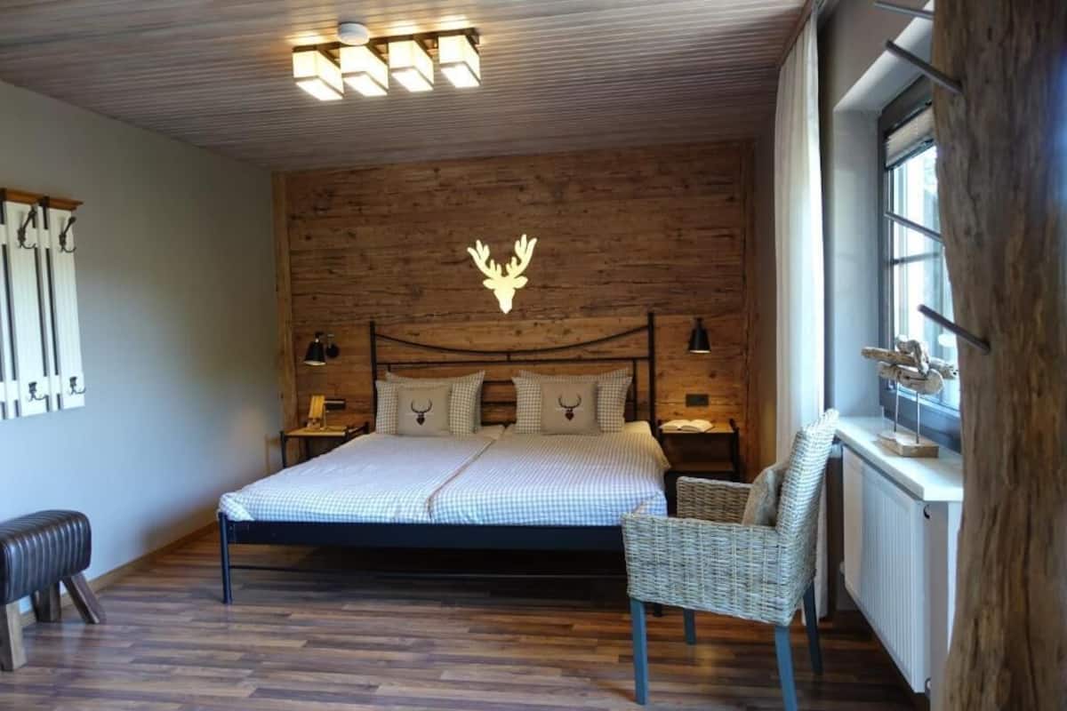 2 bedrooms, soundproofing, free WiFi, bed sheets