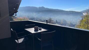 Suite, Küche, Bergblick | Terrasse/Patio