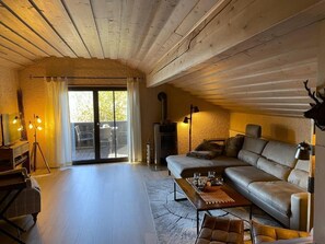 Elite Suite, Kitchen, Mountain View | Living area | 40-cm TV with cable channels - Montara Suites Bodenmais (Bodenmais)