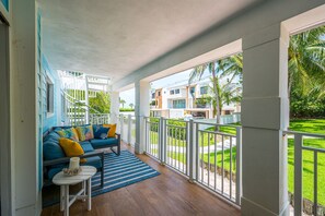 Terrace/patio - Designer Beachside Serenity– Steps to the Beach! (Juno Beach)