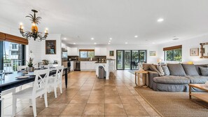 Interior - Designer Beachside Serenity– Steps to the Beach! (Juno Beach)