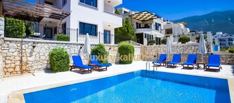 Located on Kalkan's Kalamar road, with a capacity of six people.