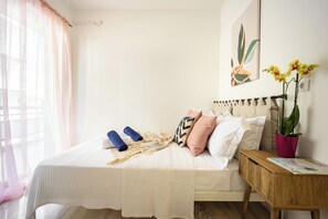 2 bedrooms, desk, iron/ironing board, travel crib