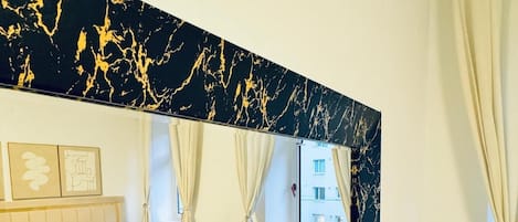 Eenvoudige kamer | Een strijkplank/strijkijzer, gratis wifi